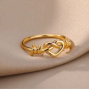 ⭐️NEW⭐️ 18K Gold Women’s Heart Surrounded By Barbed Wire Ring